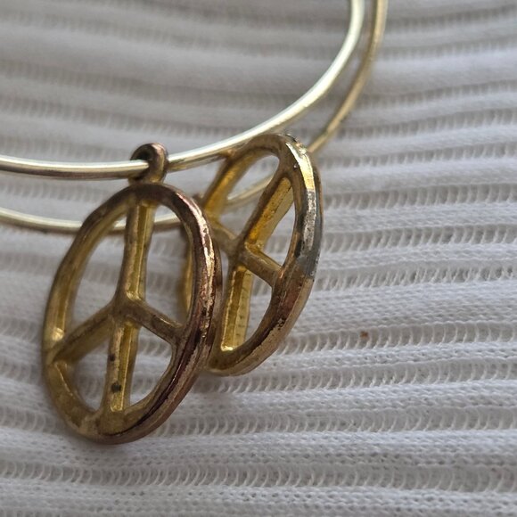Gold Tone Peace Sign Hoop Earrings 2” Boho Dillard’s - Picture 5 of 5